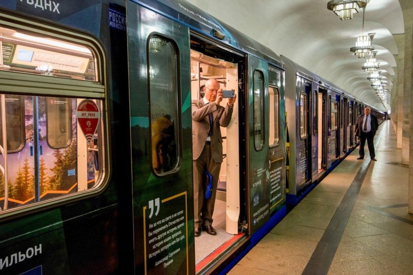 Поезд метро Москва 2017