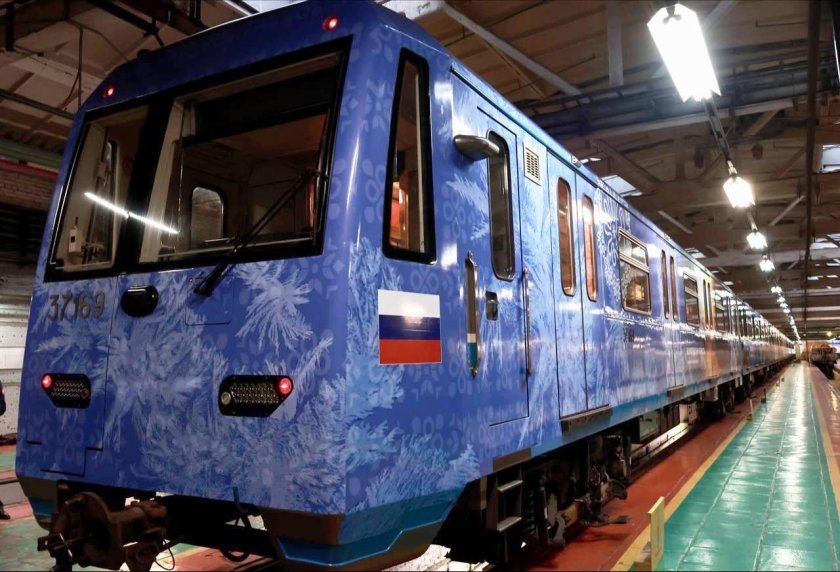 Поезд метро россия устремленная в будущее