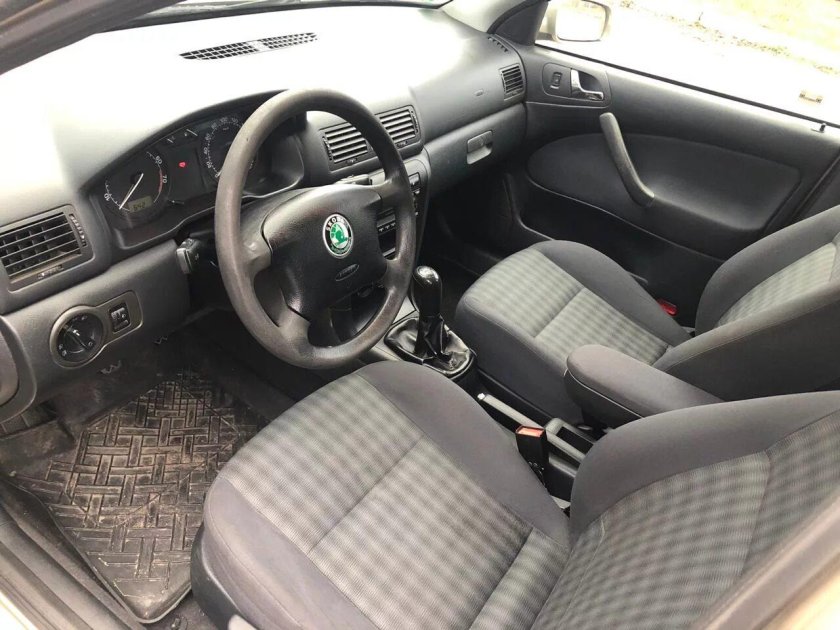 Октавия тур 1.6 салон