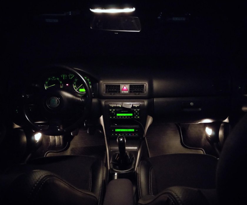 Подсветка салона Шкода Октавия а8