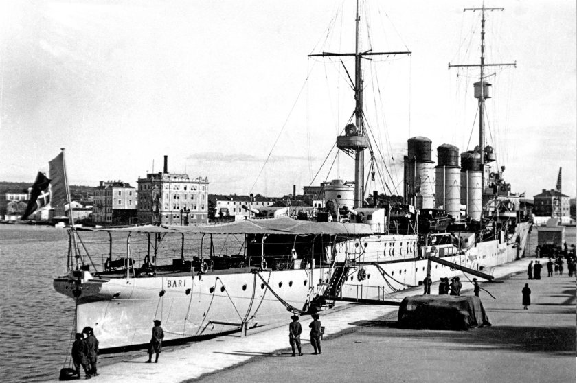 Крейсер Бари Италия