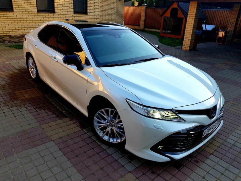 Тойота Камри 70 3.5 белый перламутр