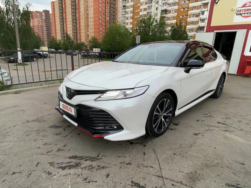 Toyota Camry xv70 белая