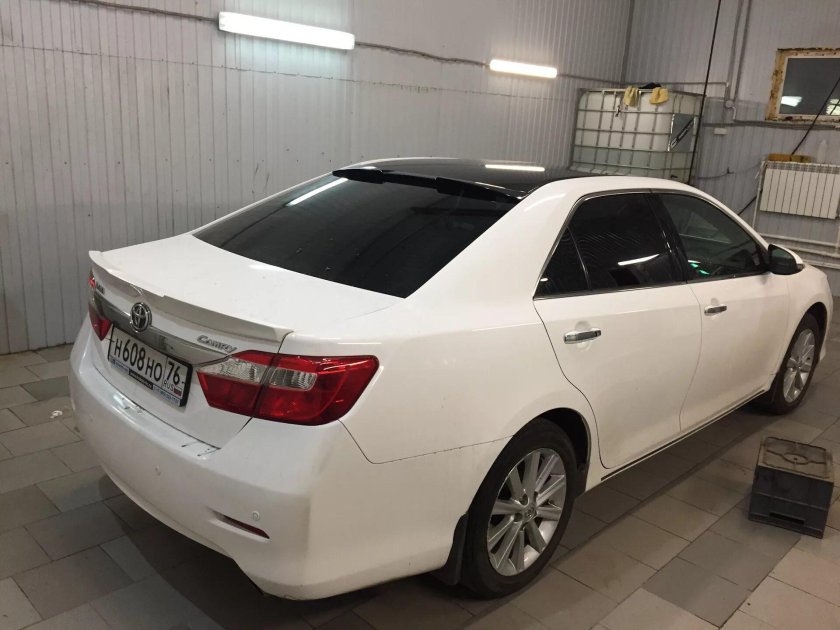 Камри 50 белая