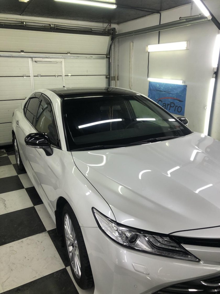 Тойота Камри 3.5 белая с черной крышей