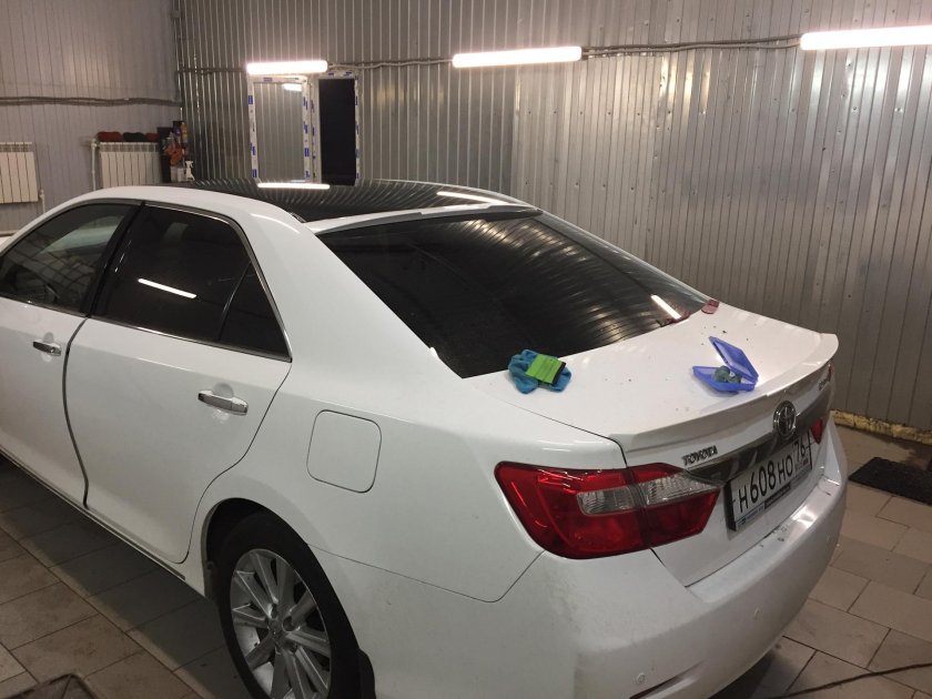 Тойота Камри 50 с черной крышей