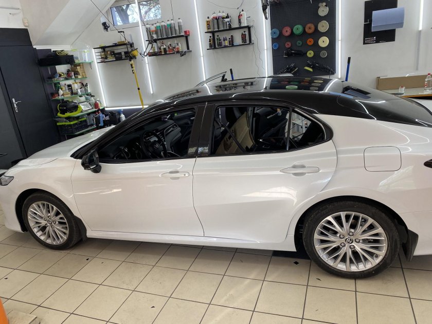 Камри 70 с черной крышей