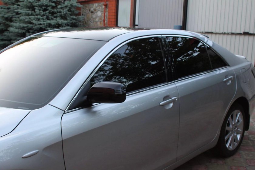 Серая Камри 30 с черной крышей