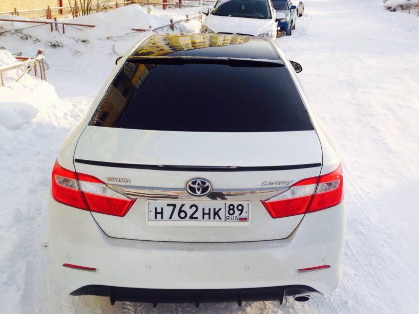 Тойота Камри 50 белый крыша черная