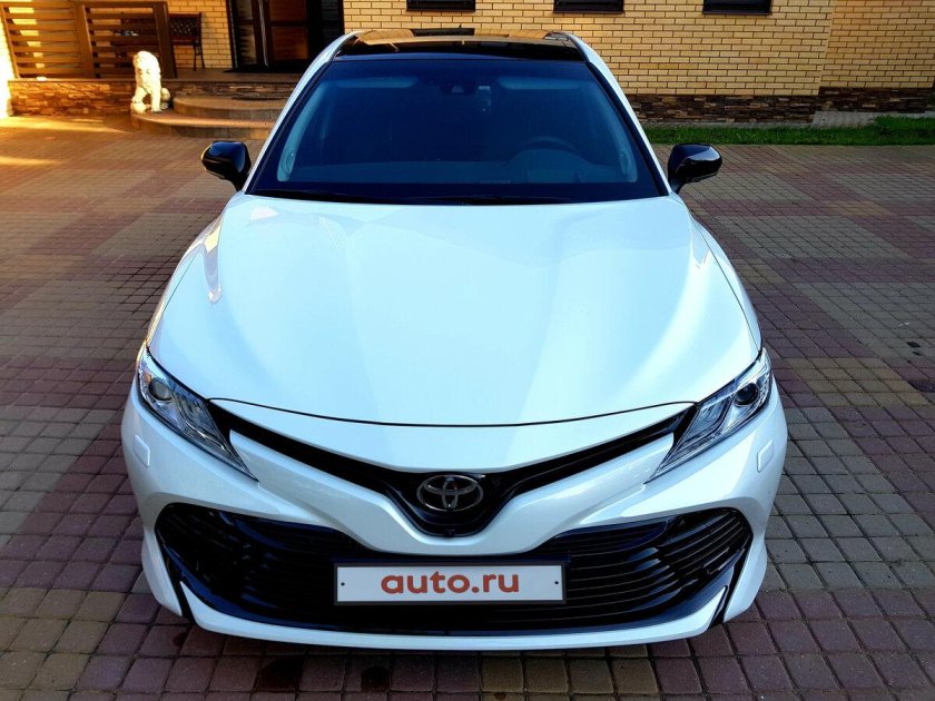 Toyota Camry xv70 белая