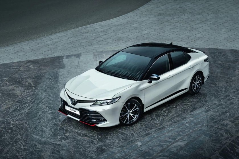 Toyota Camry 2021