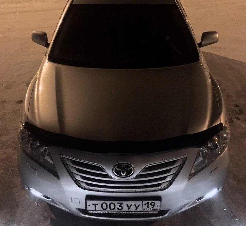 Тойота Камри 40 с черной крышей