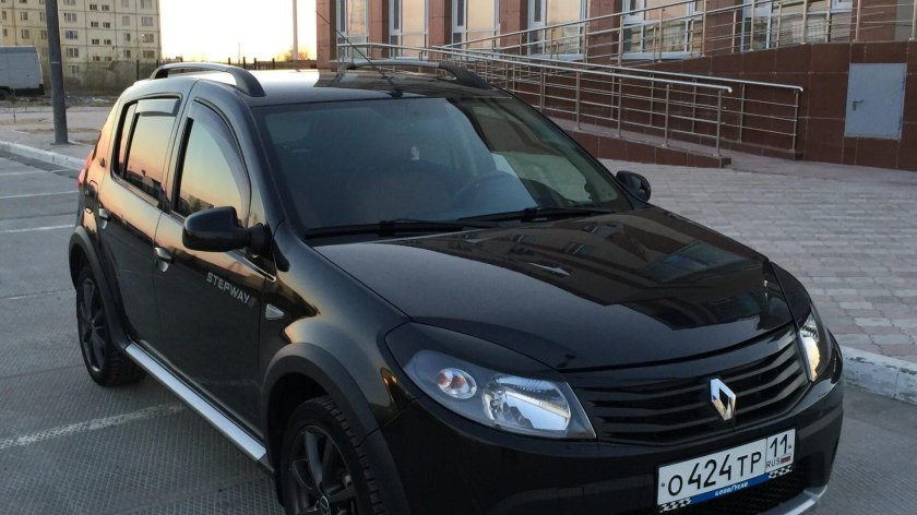 Рено Сандеро степвей 2011 черный
