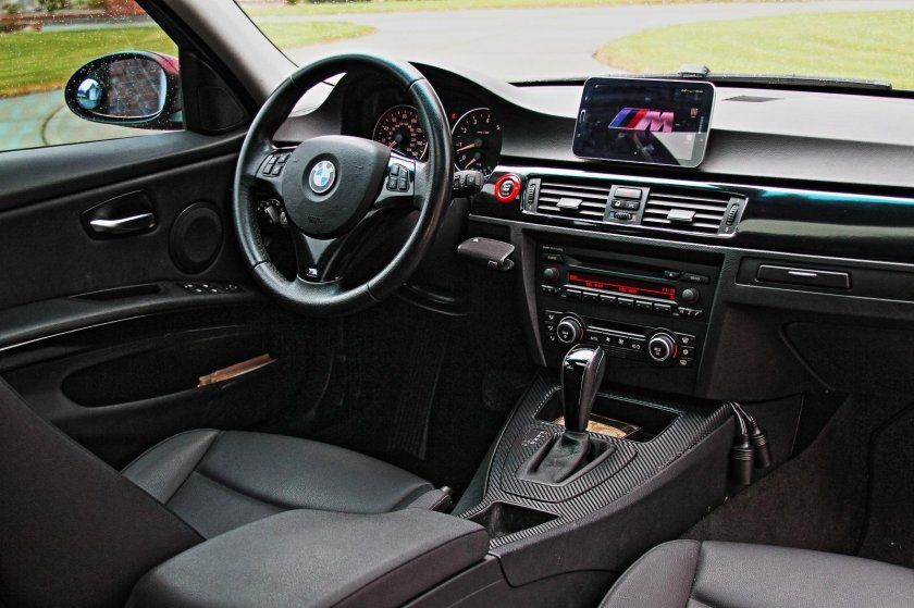 БМВ е90 салон