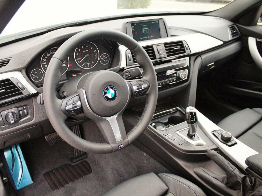 BMW 320d XDRIVE салон