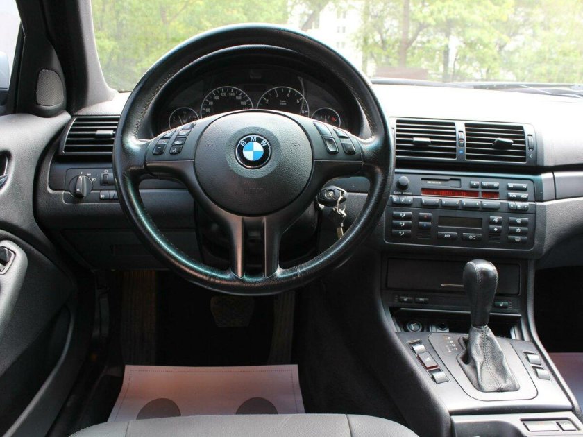 BMW 318i салон