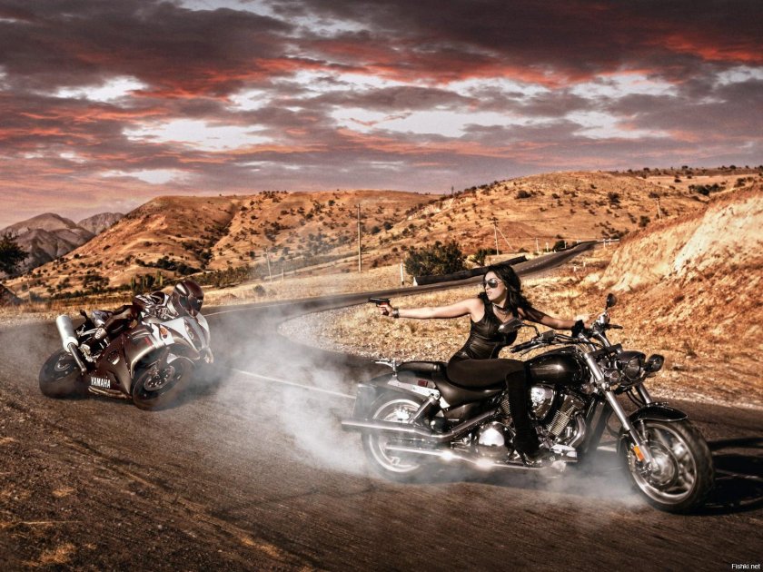 Харлей Дэвидсон в пустыне