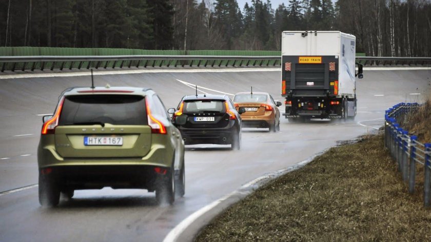 Машина на трассе