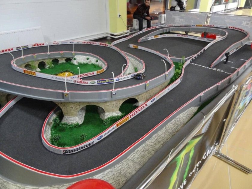 Трасса для радиоуправляемых машинок