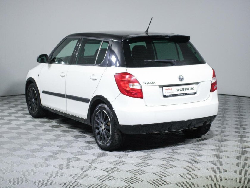 Skoda Fabia 2 белая