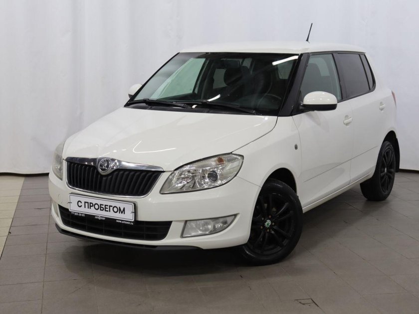 Шкода фабия хэтчбек 2012 белый