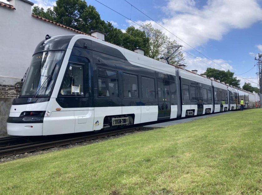 Трехсекционный трамвай