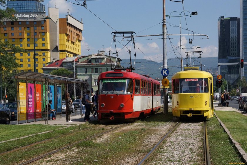 Трамвай в городе