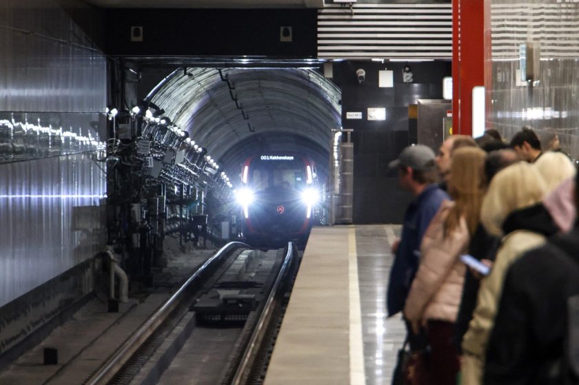 Поезда в метро