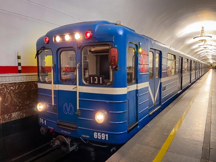 Метровагон ЕМА 502