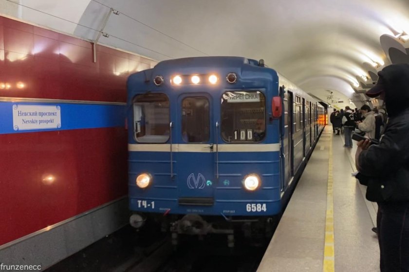 Вагон метро ЕМА 502