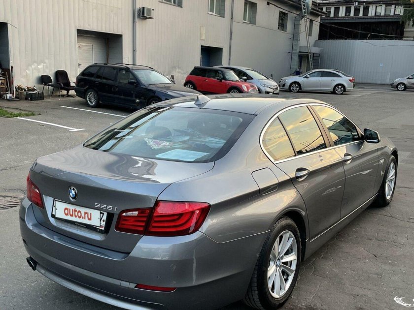 Серая бмв