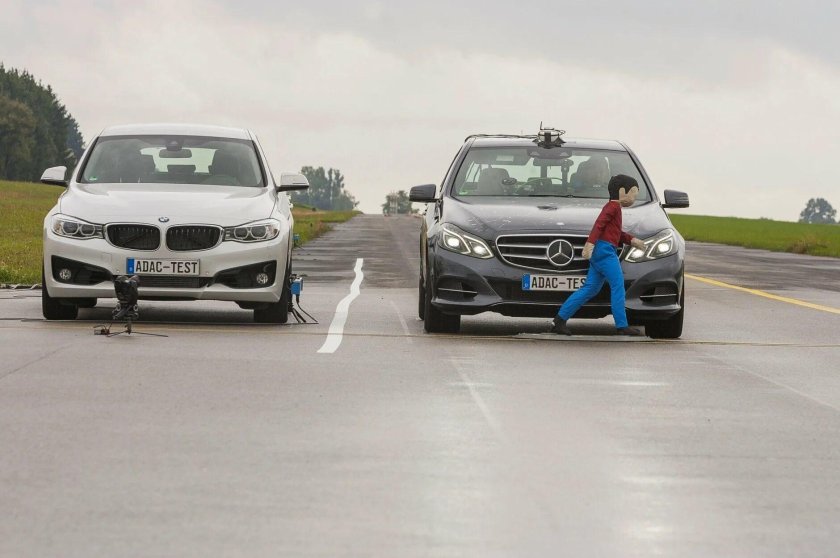 БМВ И Мерседес