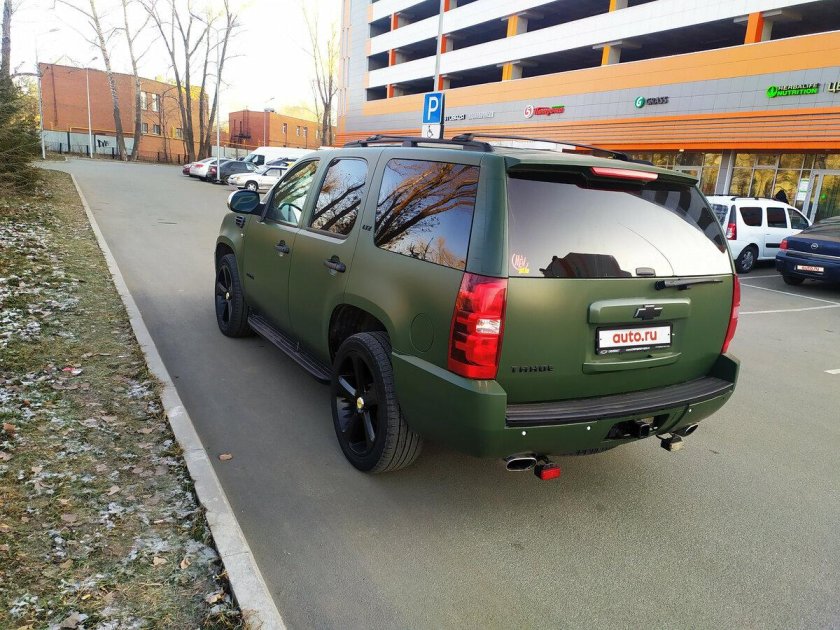 Chevrolet Tahoe зеленый