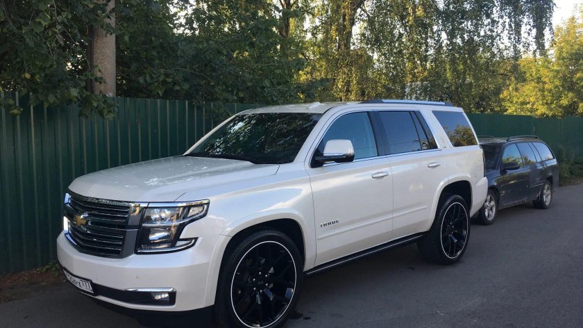 Chevrolet Tahoe 2015 белый