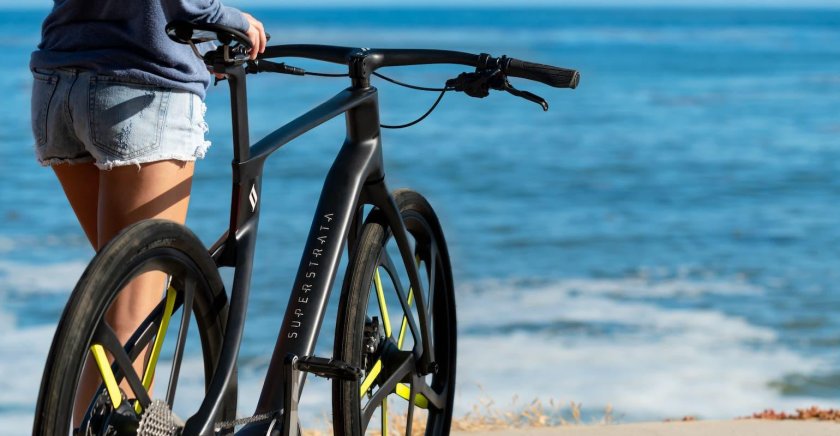 Велосипед издали