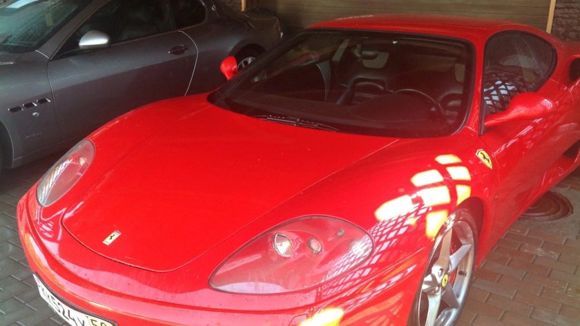 Ресторан с Феррари на потолке