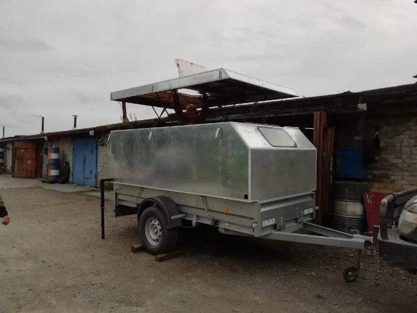 Прицеп с крышей