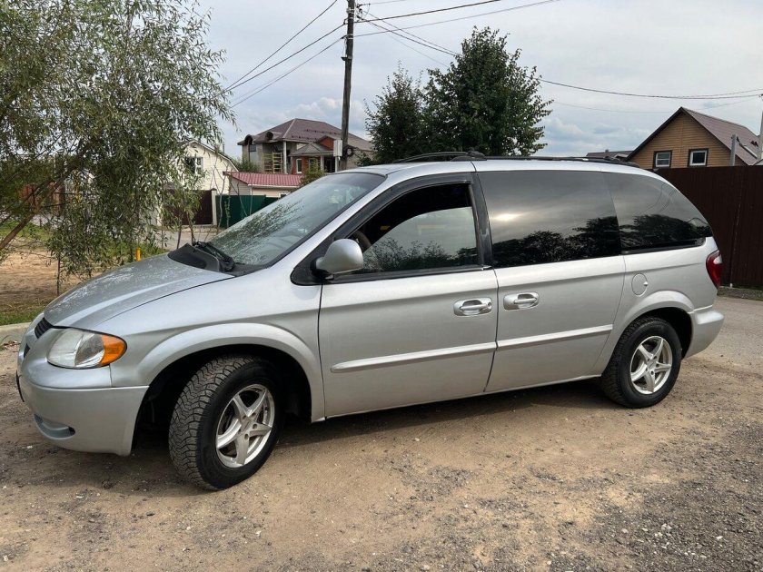 Машина додж караван