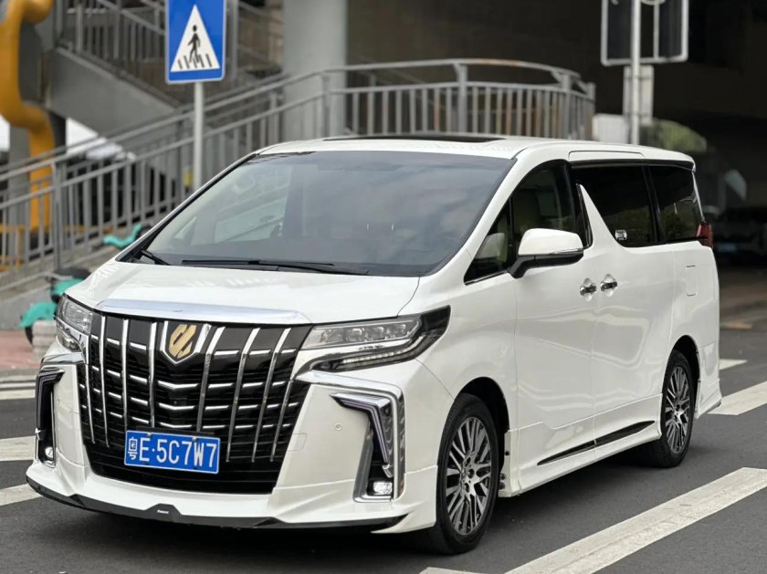 Тойота альфард 2020