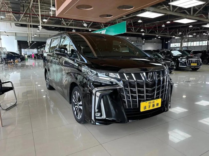 Toyota минивэн alphard 2021