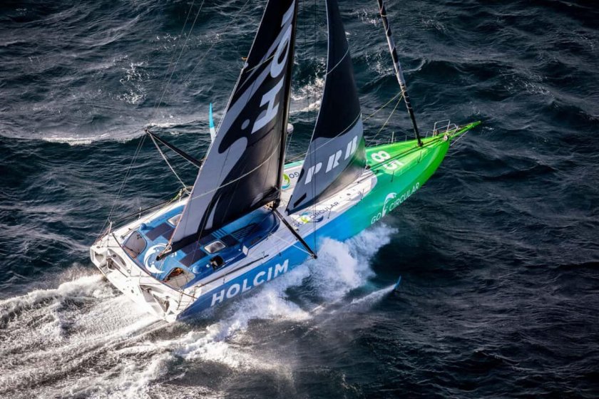 Тримаран macif