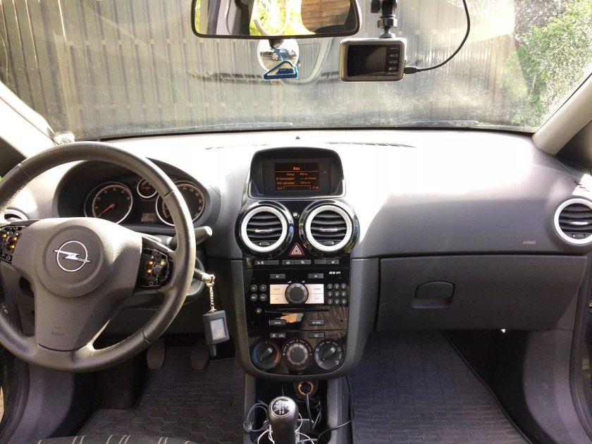 Опель Корса 2007 салон