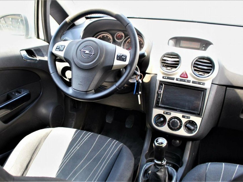 Опель корса д 1.2 салон