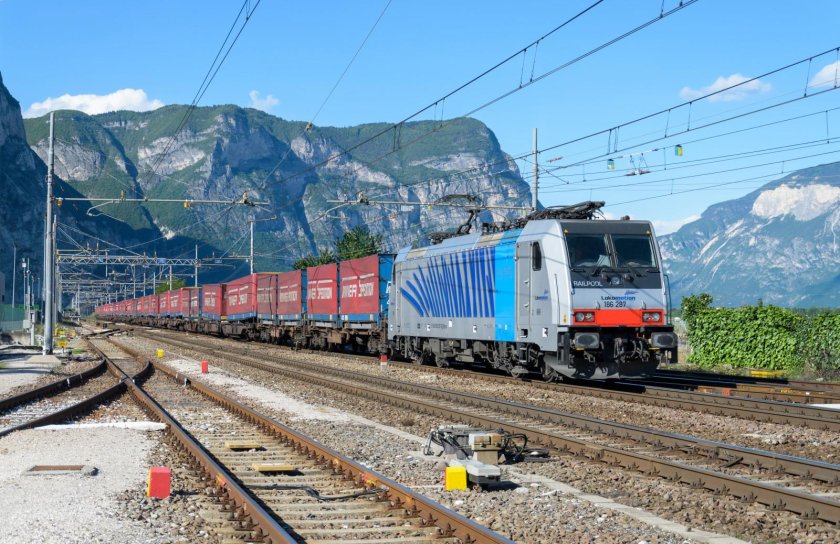 Железнодорожный транспорт