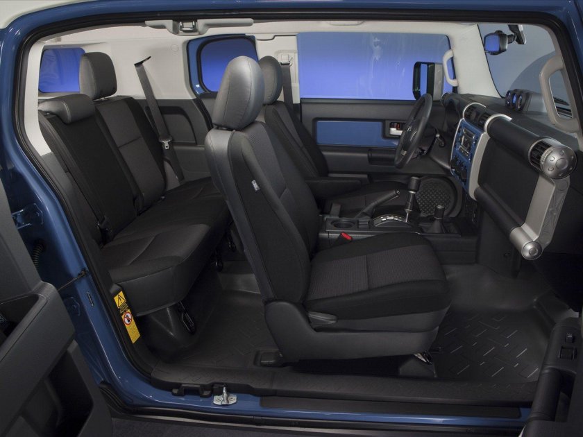 Toyota FJ Cruiser салон