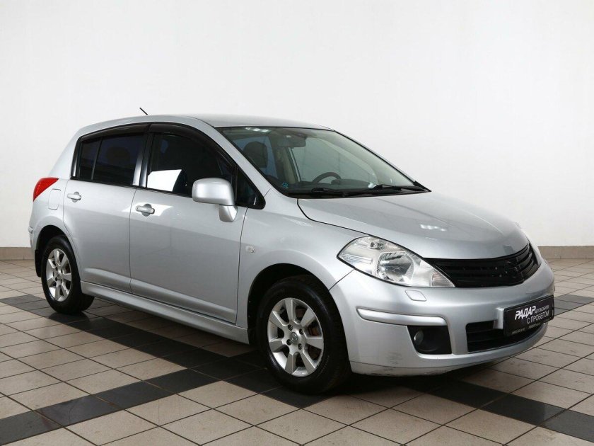 Ниссан Тиида 2010