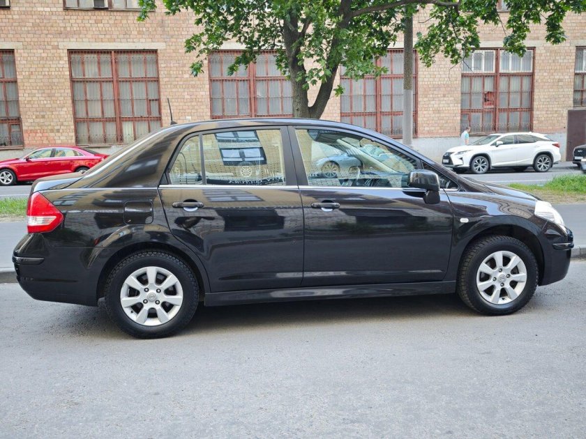 Nissan tiida 2008 седан