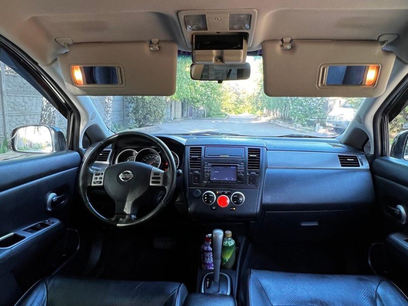 Ниссан тиида 2008 салон