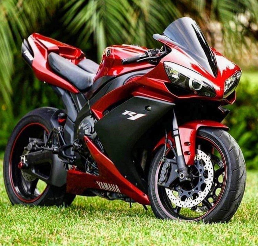 Ямаха р1 красная
