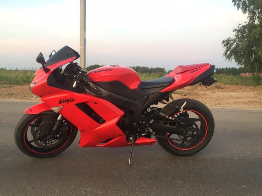 Kawasaki zx6r Red